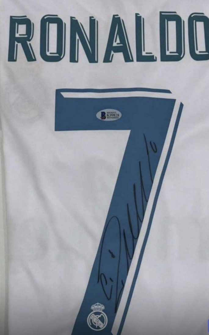 Camiseta autografiada por Cristiano Ronaldo