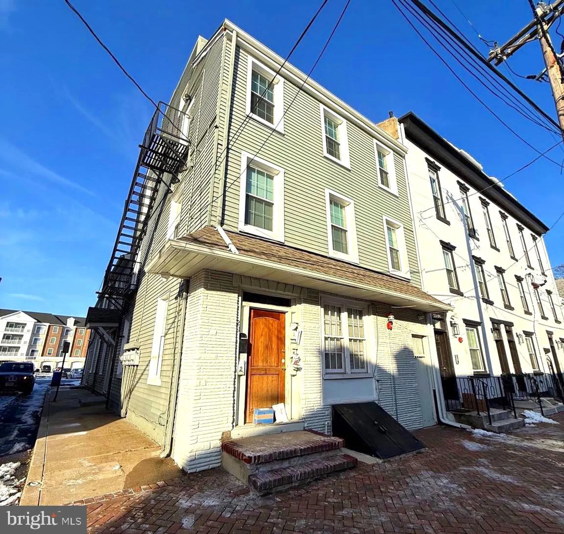21 E Union St