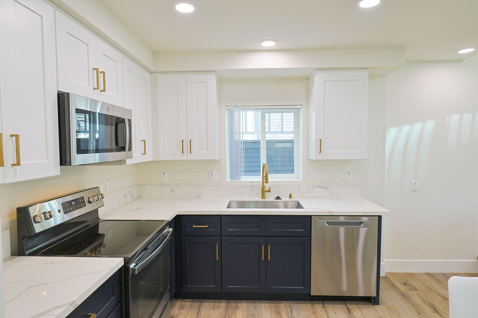 1241 W 25th St63622110980097122