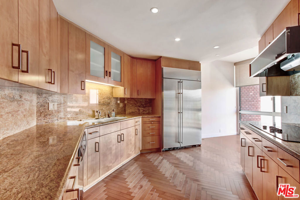 300 N Swall Drive 452 Beverly Hills CA, 9021164101329699585122