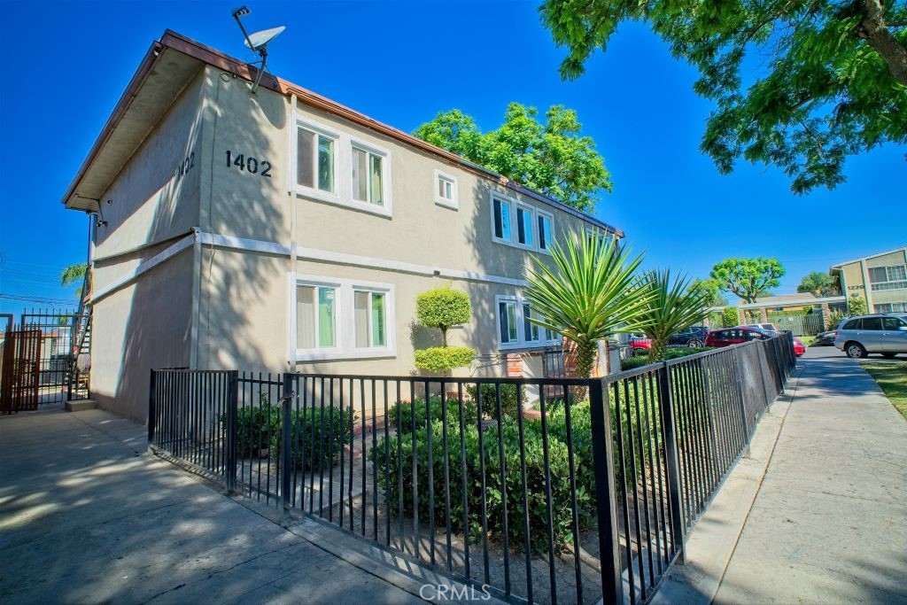 1402 S Minnie Street S, Santa Ana CA, 9270763657348342915120