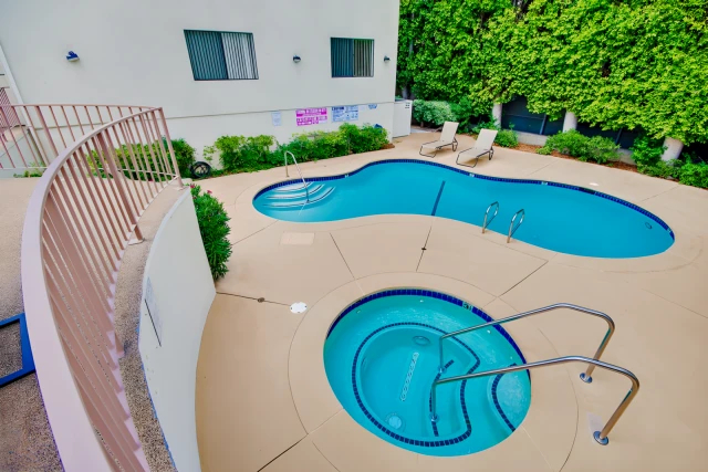 Encino Majestic63581232638721121