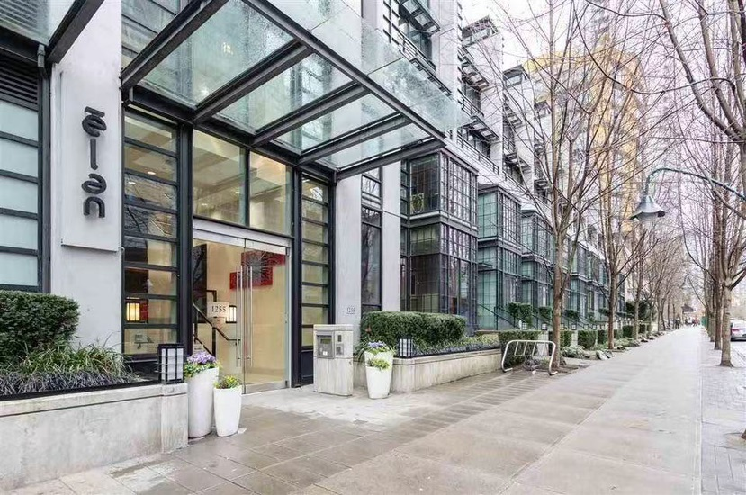 [Downtown Vancouver] – Fully Furnished 1 Bed + 1 Bath + Den Apartment with Parking63347316432515123