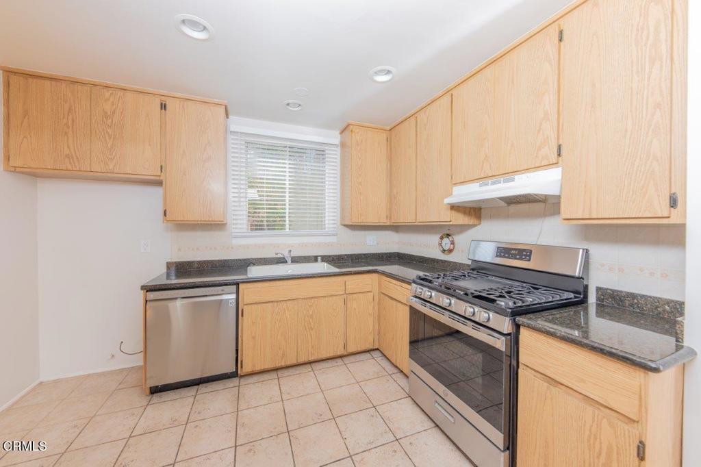 20450 Schoolcraft Street Winnetka CA, 9130663770329622401122