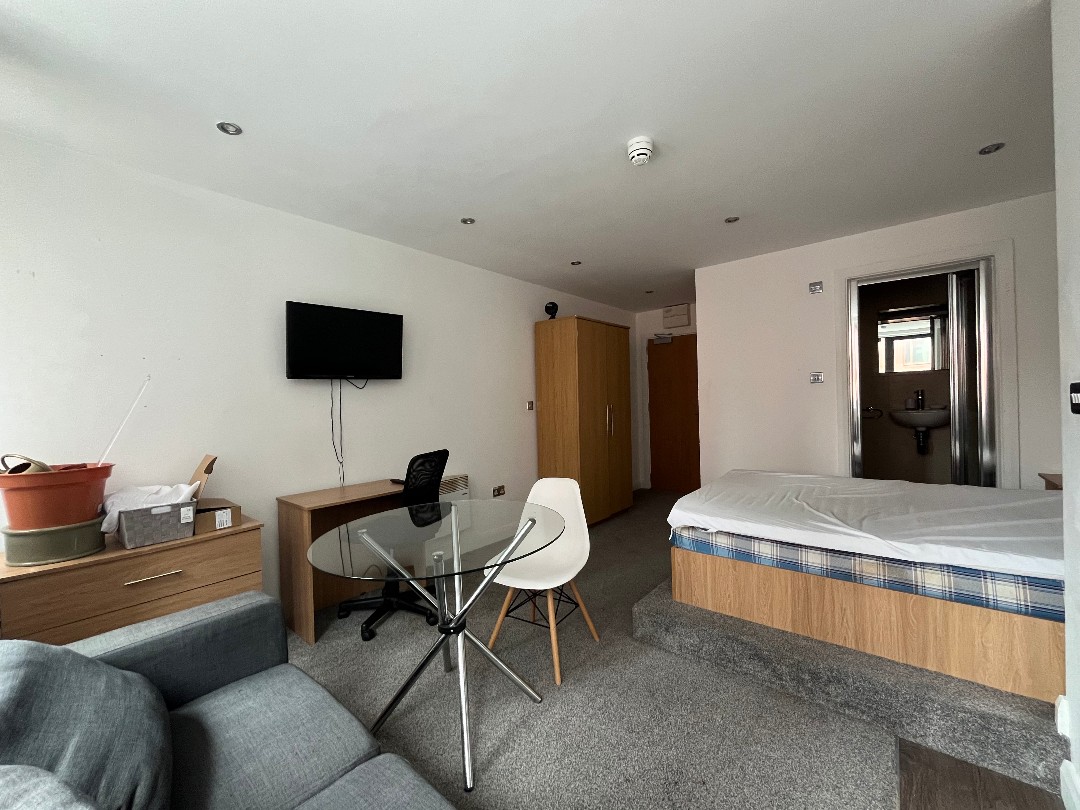 Bracken House (Studio)64970470898819121