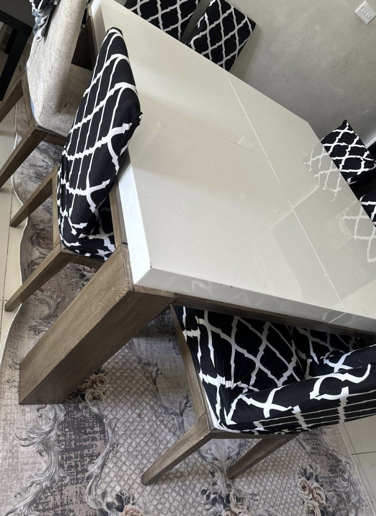 Mesa de comedor limpia para 8 personas64992209412483120