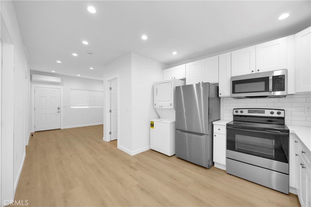 2210 Pine Ave, Long Beach CA, 9080663822670101121122