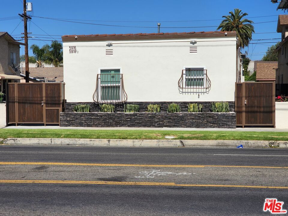 5918 S Figueroa Street Los Angeles CA, 9000364122983358594121