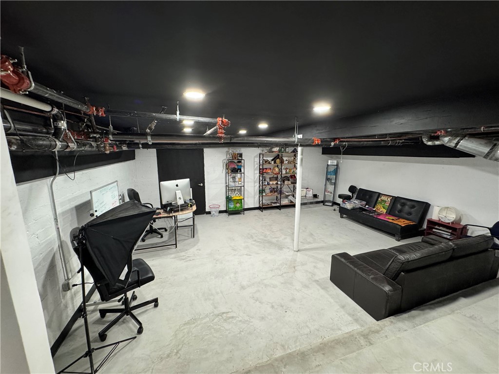 150 E First Street E Pomona CA, 9176664245886120961120