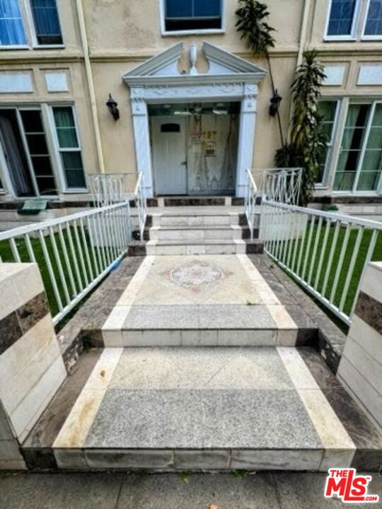 137 S Crescent Drive 5 Beverly Hills CA, 9021264122913454849121
