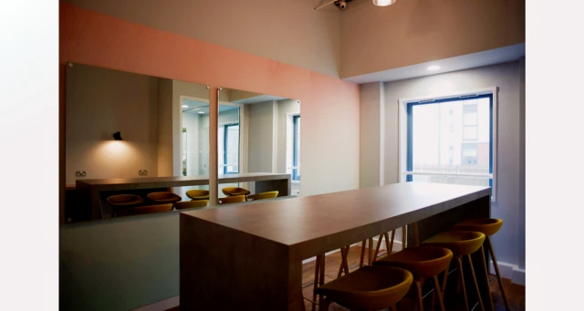 Lit Islington Residence64087674351233122