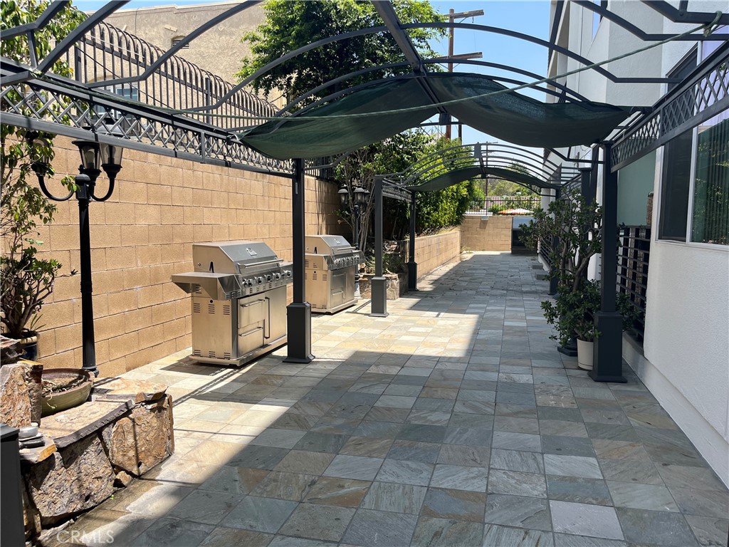 3061 W 12th Place 101, Los Angeles CA, 9000663735080246273121