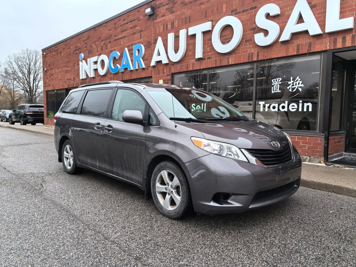 2011﻿ ﻿Toyota﻿ ﻿Sienna﻿ ﻿LE 8-PASS