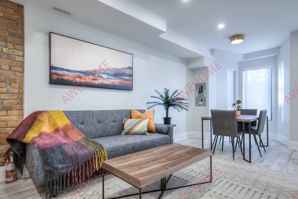 Stunning Split-level 2BR Loft near Dundas Sq63753770742401121