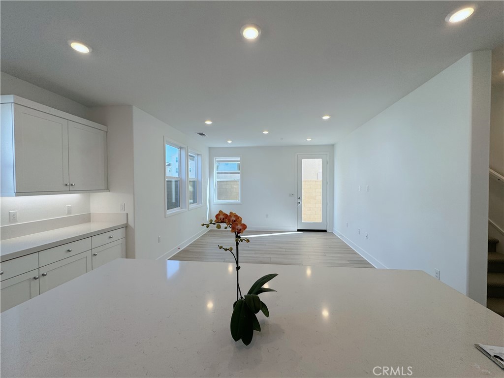352 Proctor Irvine CA, 9261864100120076801121