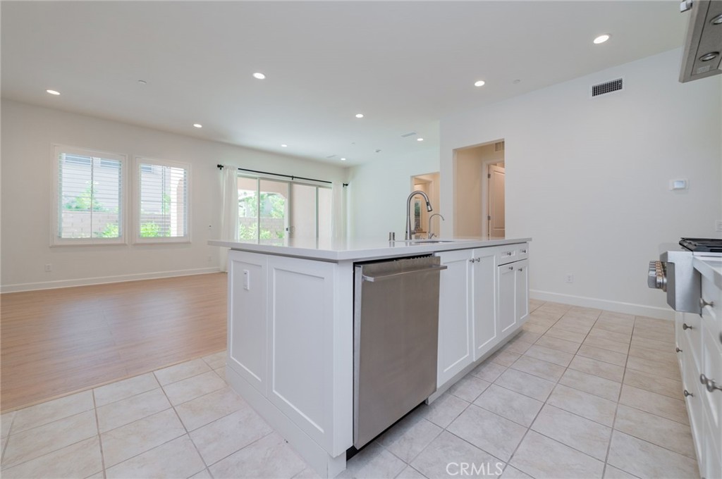 141 Jayhawk Irvine CA, 9260263712359743491121