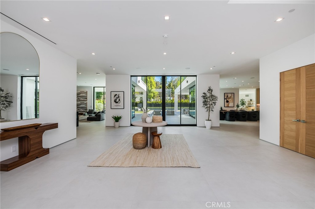 4930 Palomar Drive Tarzana CA, 9135663679332858499121