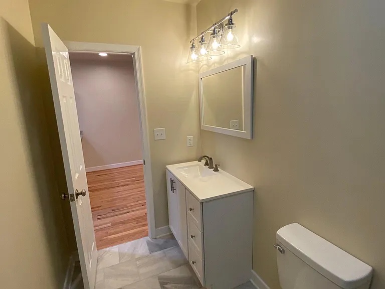Casa renovada de 2 dormitorios y 2 baños en alquiler4866834372349337610