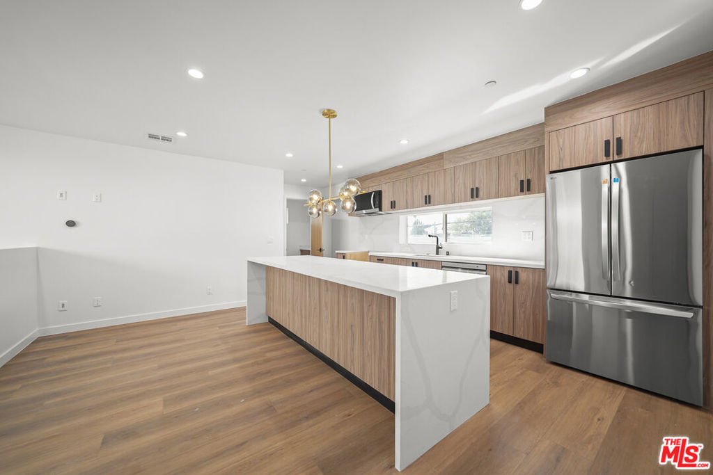 819 N Mccadden Place 1/2 Los Angeles CA, 9003864110185686403121