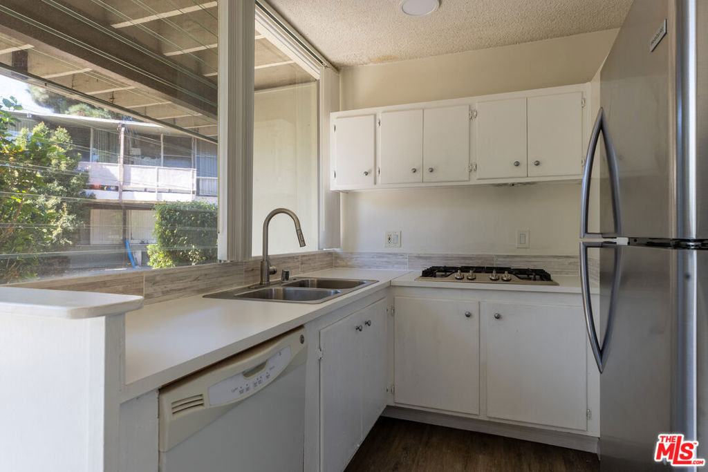3330 S Sepulveda Boulevard 21 Los Angeles CA, 9003464108304871425122