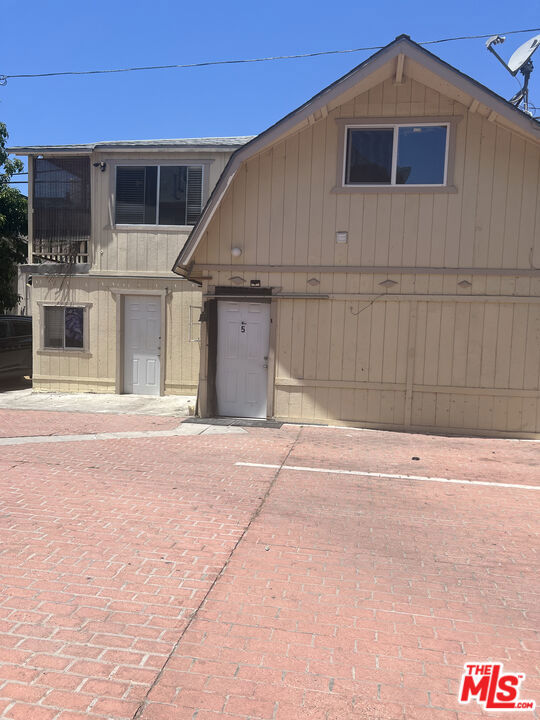 2217 S Hobart Boulevard 4 Los Angeles CA, 9001864133478485379122