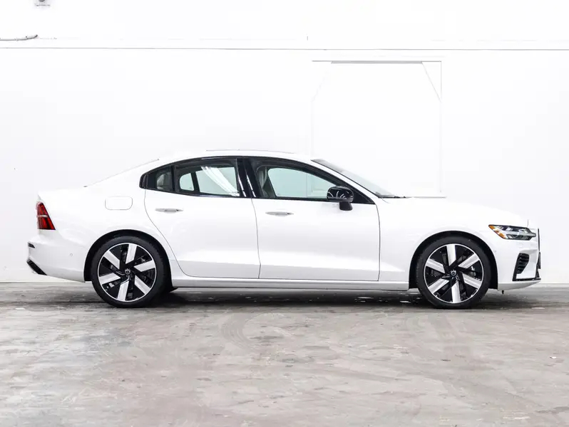 2025 Volvo S60 Plug-In Hybrid