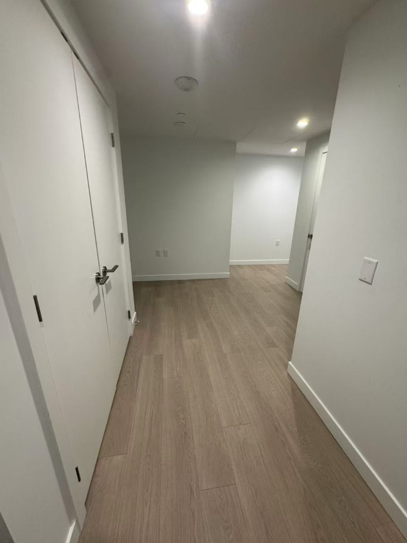 Metrotown – Spacious 2 Bed 2 Bath + Den Condo for Rent63610310658049121