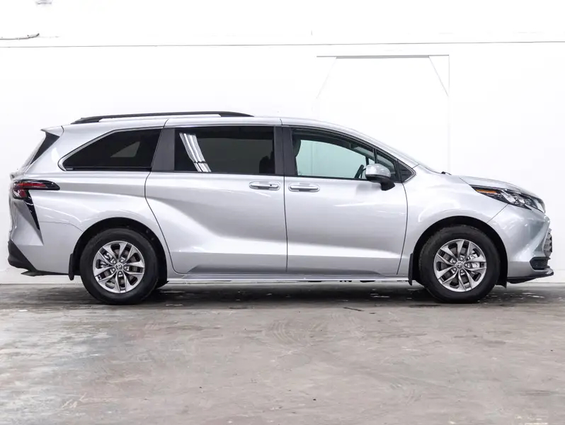 2025 Toyota Sienna64766253691265121