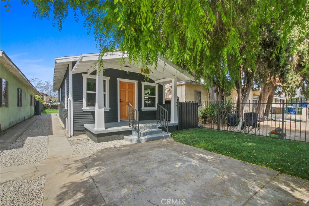 9525 Holmes Avenue, Los Angeles CA, 9000263821210672771120