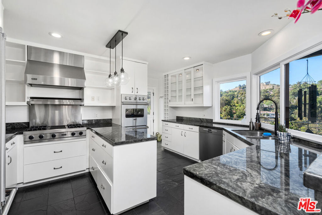 2444 Carman Crest Drive Los Angeles CA, 9006863789091179265120