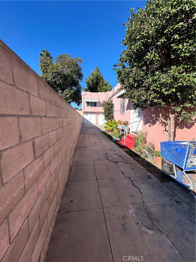$2,495/month 531 W 56TH Street 1/2 Los Angeles CA, 9003764134289007362122
