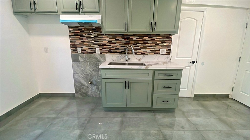 $1,900/mes 1336 109 Place 1/4 Los Angeles CA, 9004464045563440514120