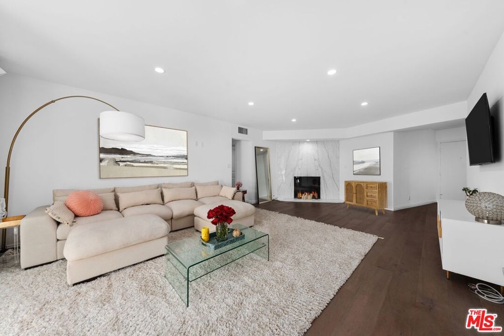 11970 Montana Avenue 207, Los Angeles CA, 9004963621226167937122