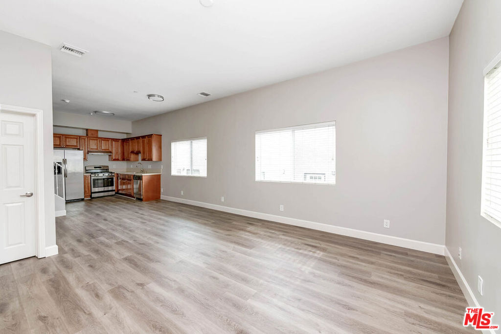 14735 Calle Friar 104 Van Nuys CA, 9141164111487913089122