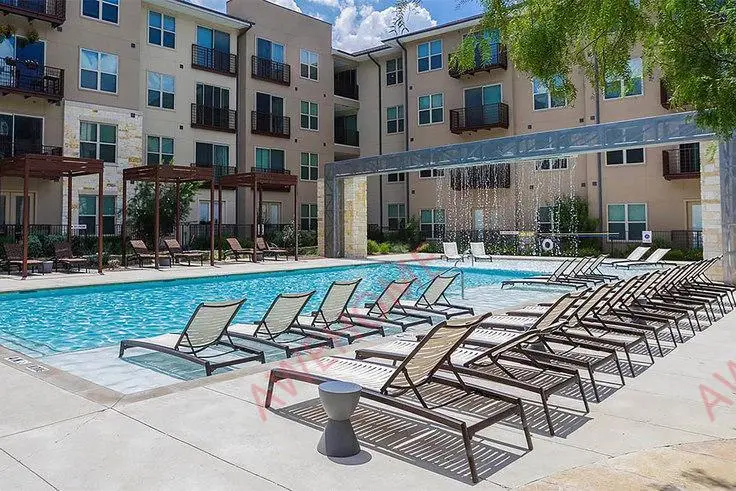 Griffis at the Domain 30063669943120259121