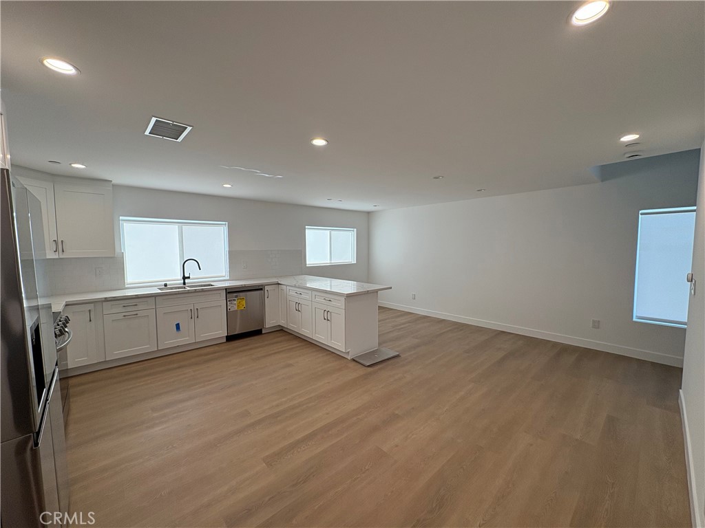 $4,200/month 14165 Calvert Street Van Nuys CA, 9140164068214997889122