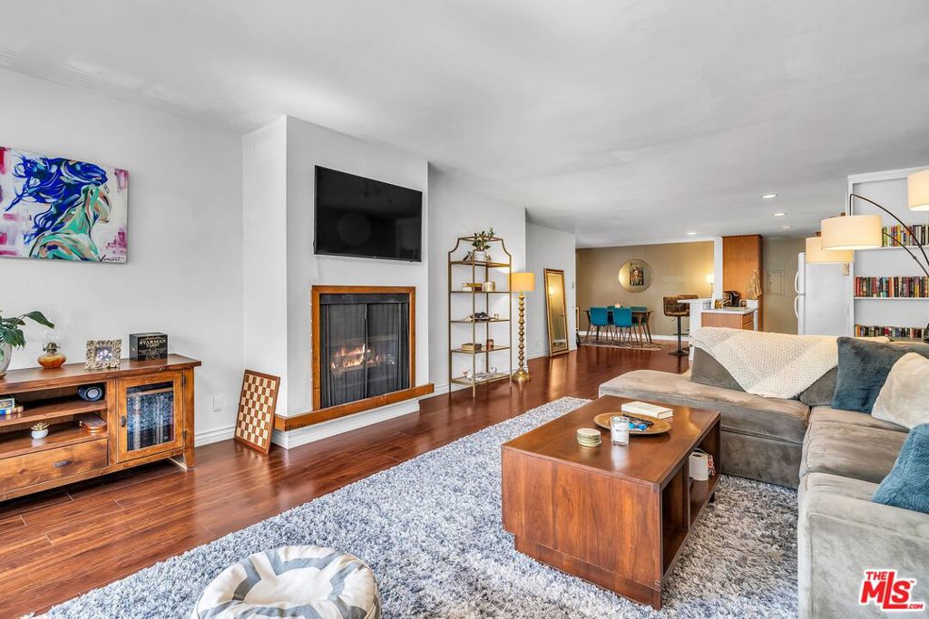 6151 Orange Street 119 Los Angeles CA, 9004864111526553857120