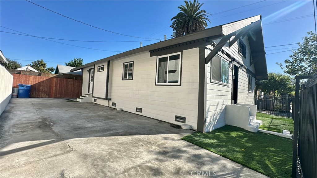 2512 Stanford, Los Angeles CA, 9001164132408470273121