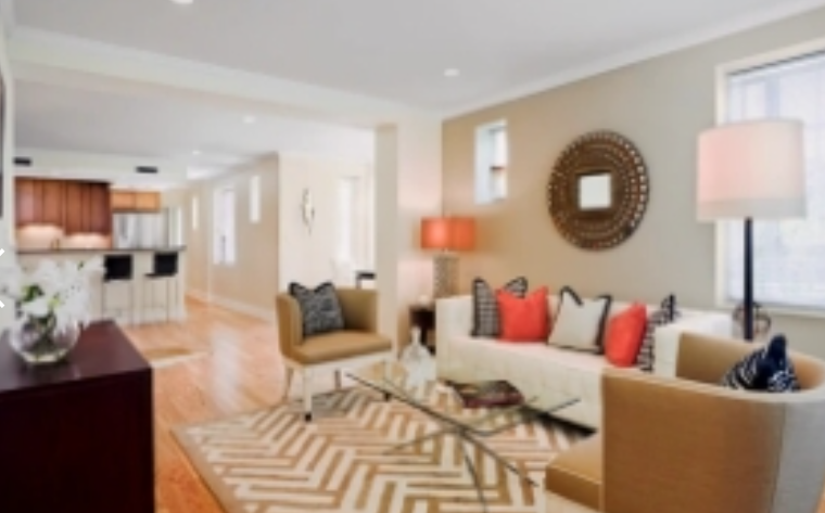 The Longwood Apartments63847707083907122