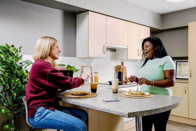 Raglan House64175875031683121