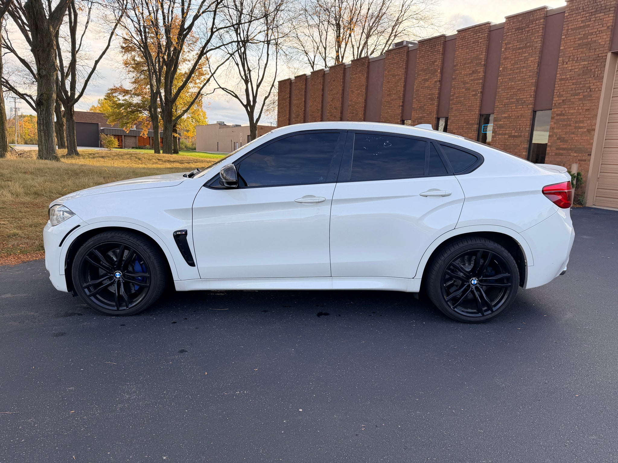 2016 BMW X6 M SUV de 4 puertas64185866460545121