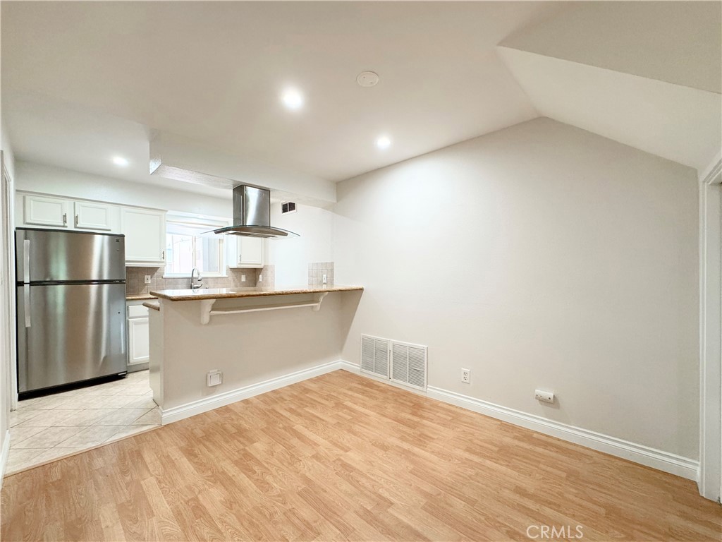 22103 Oxnard Street Woodland Hills CA, 9136764130132377603122