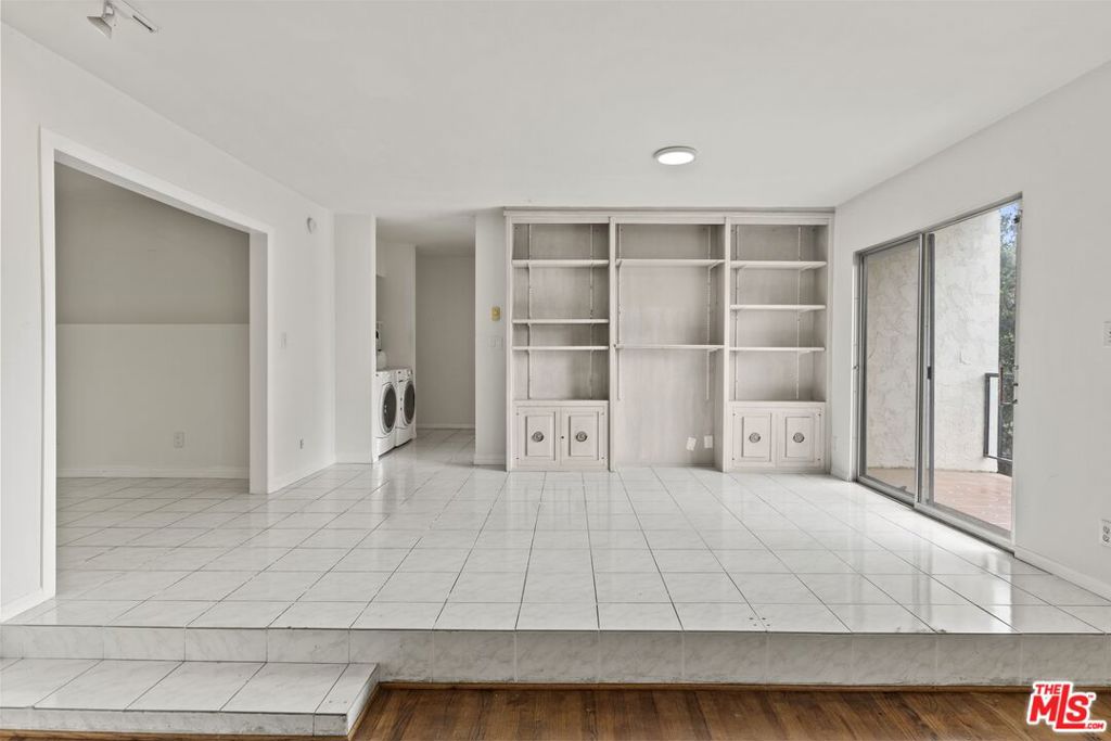 1033 6TH Street 110B Santa Monica CA, 9040364131915848577122