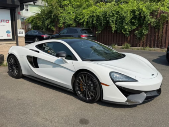 Pre-Owned 2017 Mclaren 570GT Coupe 2D63282464562307122