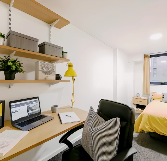 Cushy double ensuite bedroom in Netherthorpe residence near Edward Street, Sheffield