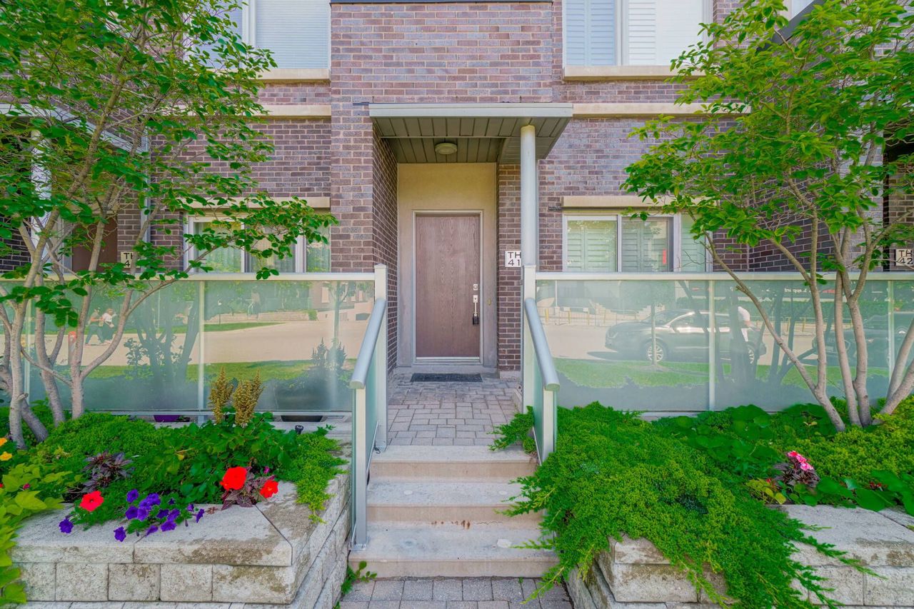 41 330 Village Green Square