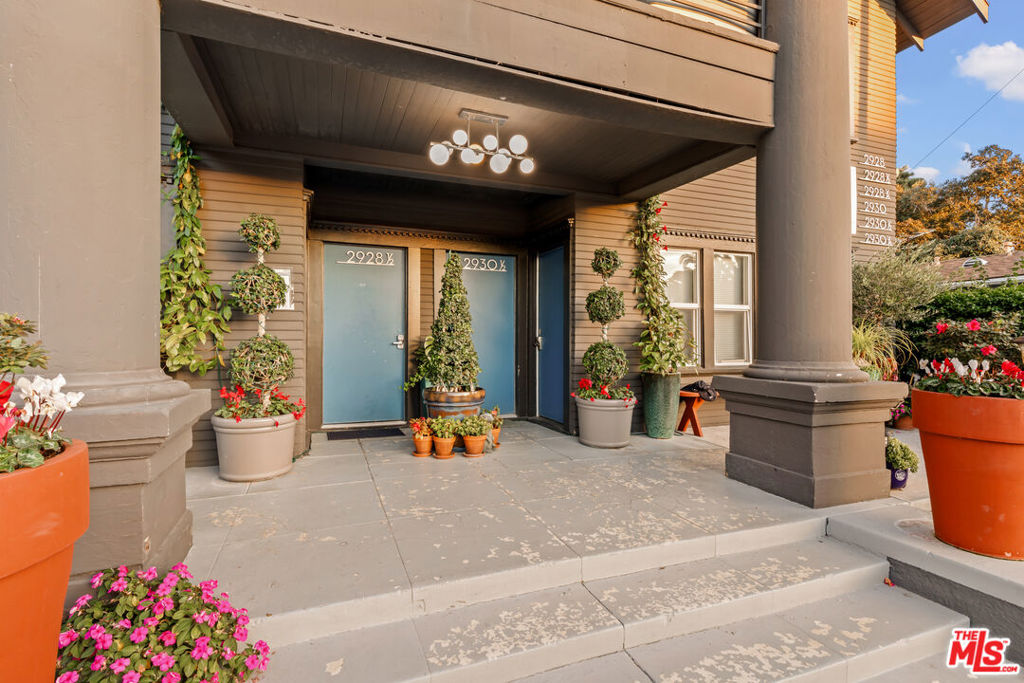 2928 Walton Avenue 2930 Los Angeles CA, 90007