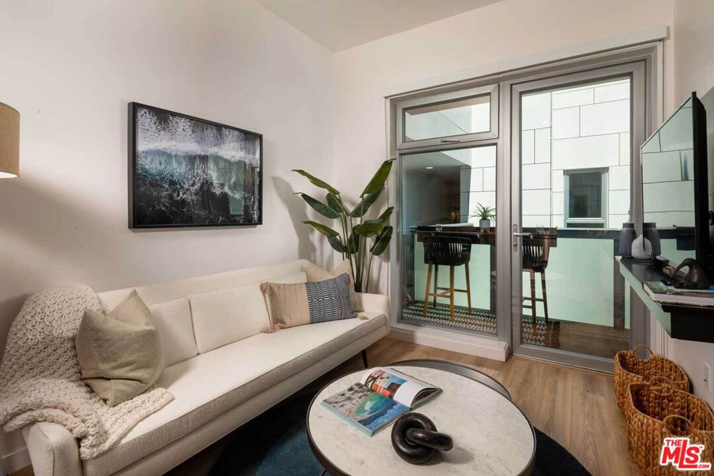 3223 Wilshire Boulevard 201 Santa Monica CA, 9040364108213426691120