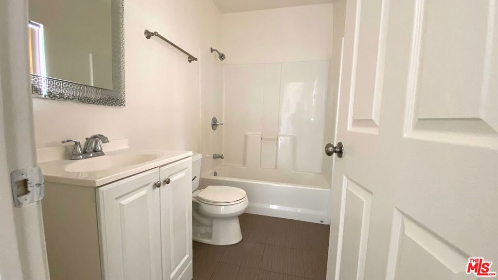 1037 3/4 Irolo Street Los Angeles CA, 9000663867093568515122