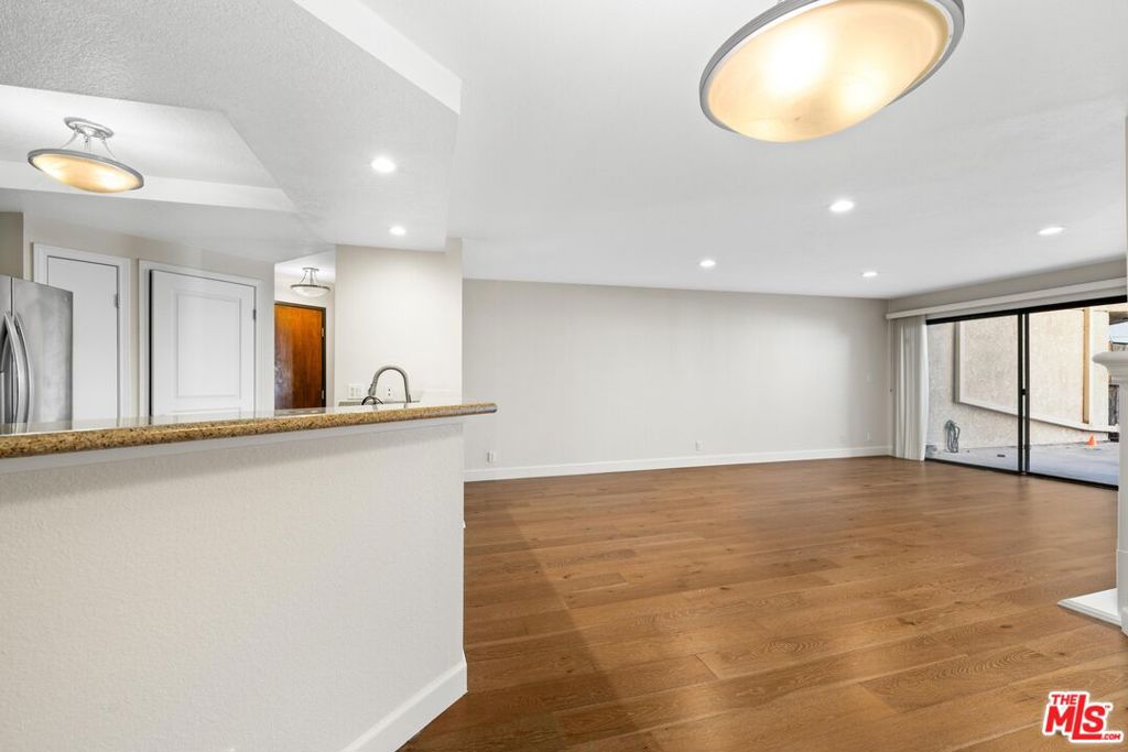 1633 S Bentley Avenue 101 Los Angeles CA, 9002564131201144449121